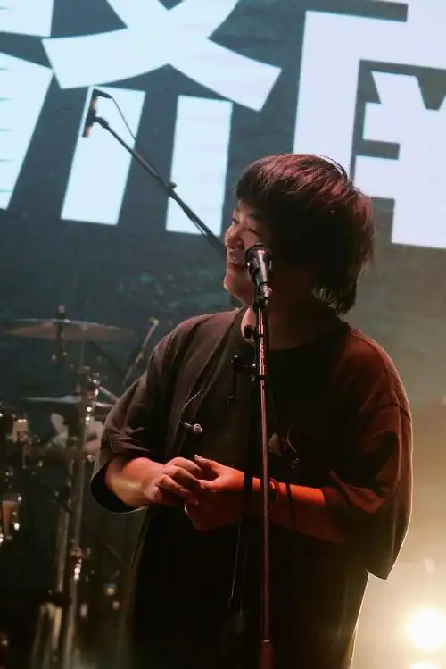 还有《门徒》,贝斯那个死动静比手机好听一百倍.