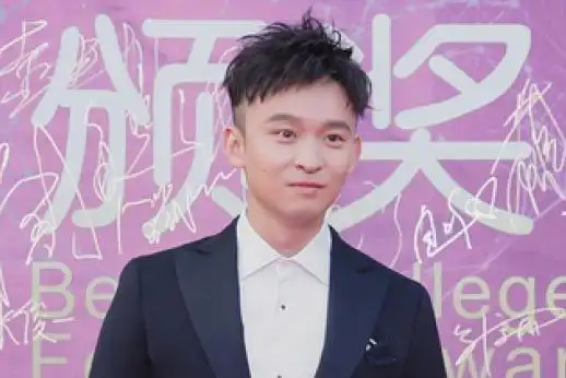 董子健亮相大学生电影节,坦言自己是:"新人奖钉子户"!