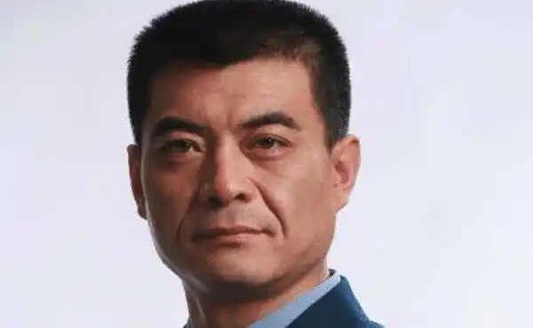 王新军人物塑造有血有肉,个人气质沉稳帅气,表演深受观众好评_工作