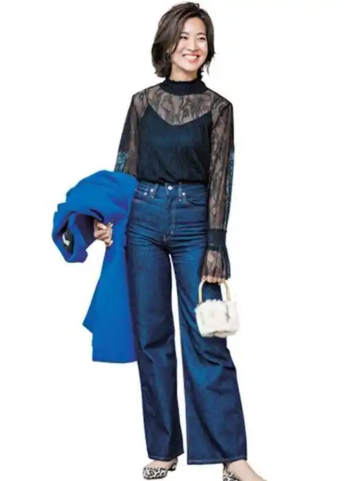 look:[5] 黑色透明上衣加牛仔裤米色套装很漂亮,也是很有女人味的西装