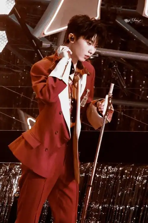 时代少年团队长-马嘉祺.展开全文