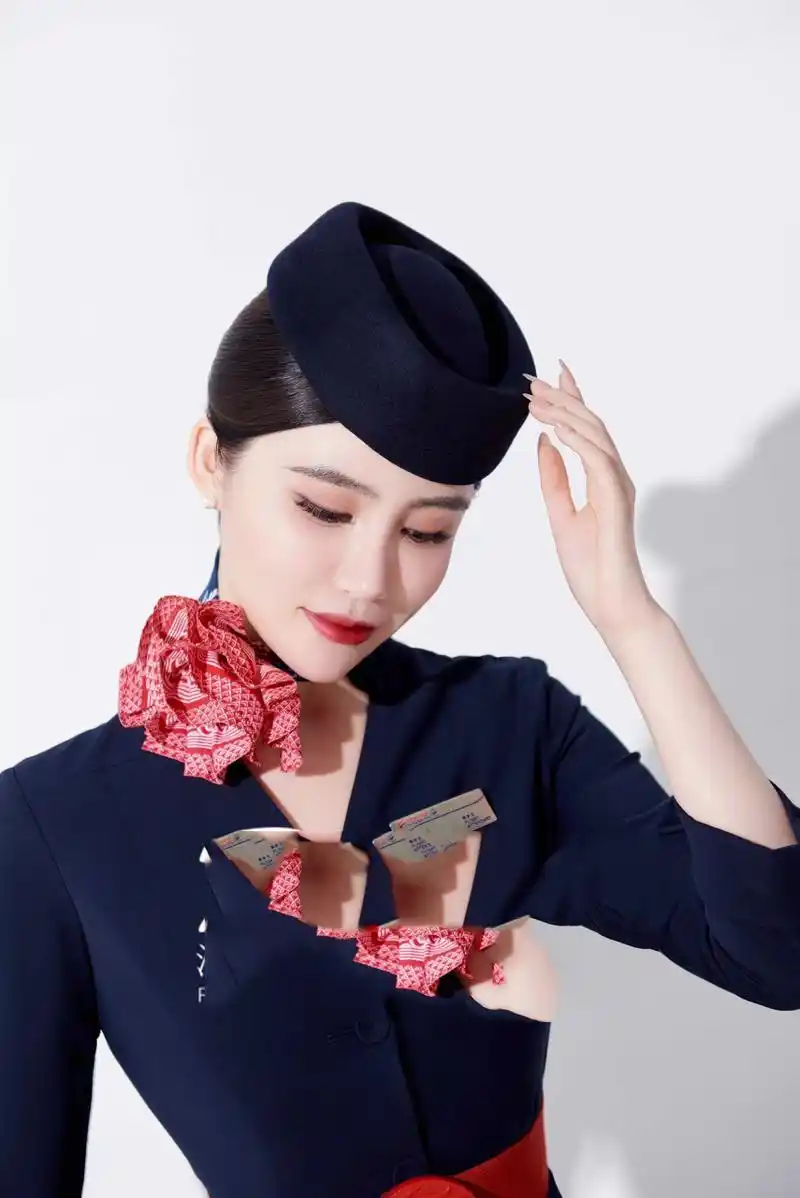 穿上东航空姐制服,你将成为最吸睛的焦点 91 这就是东航航空的制服!