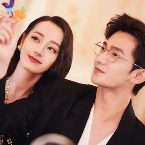 杨洋迪丽热巴迪士尼拍摄花絮