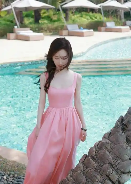 舒畅分享旅游美照天赐身材和容颜惹人羡笑容甜美宛如初恋