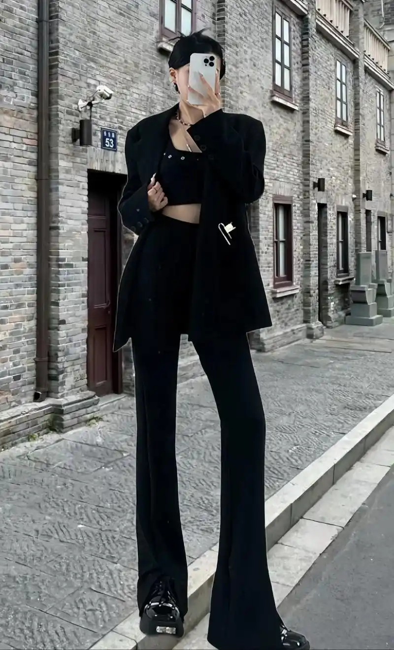 显瘦黑色西装开叉裤,优雅垂感引领潮流!