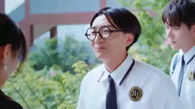 追爱时光机:潘春春真让人不省心,学生都想挖她墙角