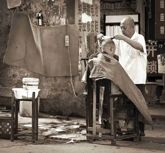 南充的老手艺 —— 剃头匠