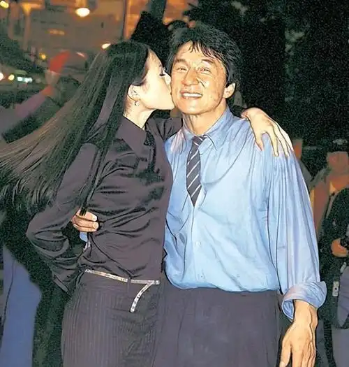 不能喝瘾还大!从那英到胡歌,借酒发疯的事,一个比一个离谱