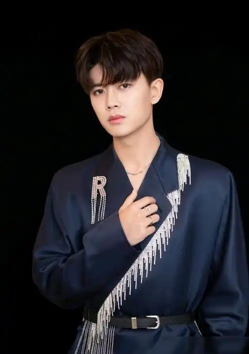 任嘉伦好有少年感搭档李菲儿撩到爆他是怎么做到又撩又不油腻