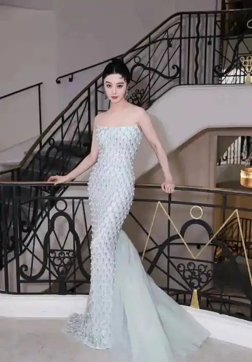 范冰冰戛纳晚宴最后造型优雅脱俗,宛如人间精灵_连衣裙_花娇_便衣