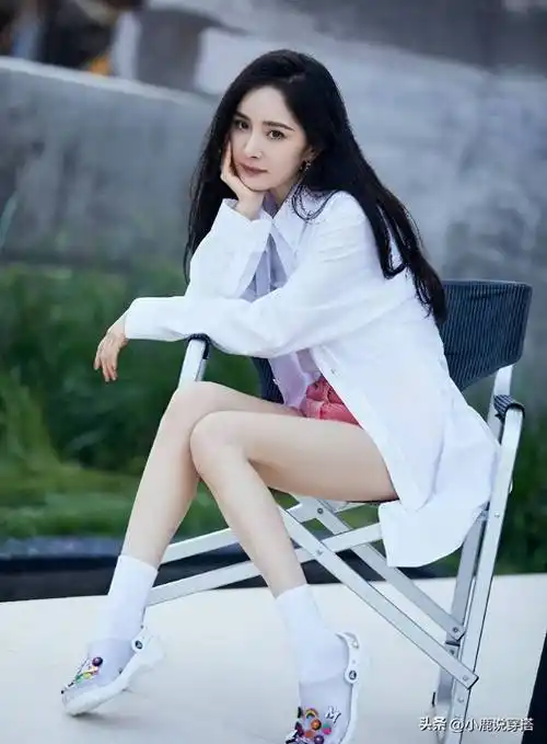 杨幂玉足大白腿写真·又酷又飒,美腿白皙玉足迷人,妩媚动人_时尚_整体
