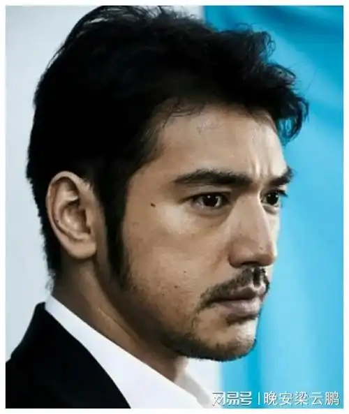 男星留胡子,味道大不同!陈伟霆酷似兵马俑,张智霖像美猴王