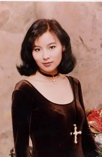 56岁港姐李美凤复出:曾力压王祖贤和邱淑贞,有电眼美人的称号