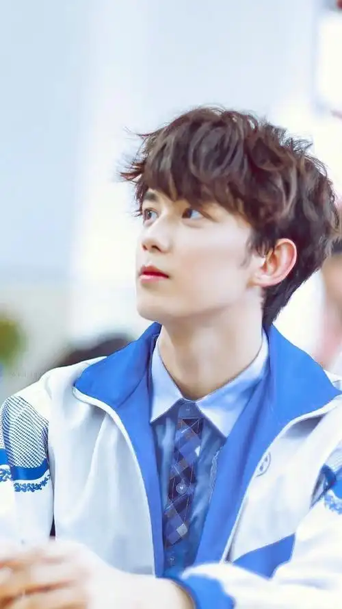 吴磊高中毕业旧照