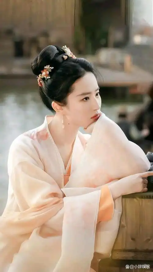 刘亦菲的古装扮相真是古色古香一颦一笑都有仙气