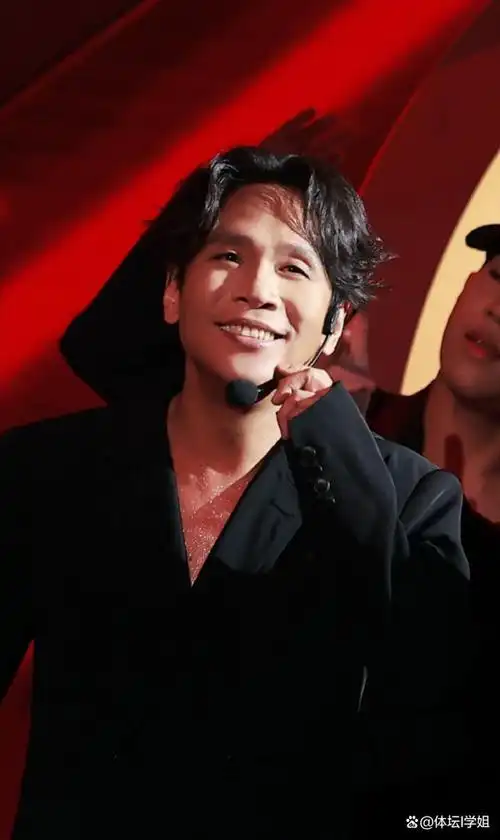 这是宋小宝?当看到他社交平台分享自己的照片时,谁能不迷糊?