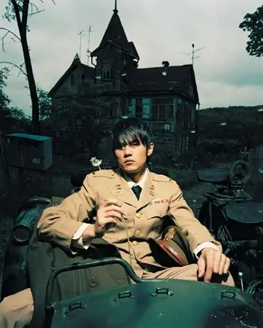 p>周杰伦(jay chou),1979年1月18日出生于台湾省新北市,祖籍福建省