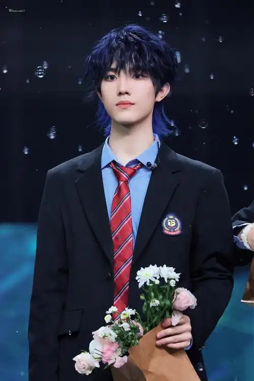 今日星拍放送##苏新皓蓝发