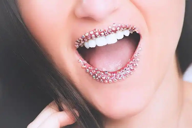 牙齿尖表明什么 口齿伶俐精打细算