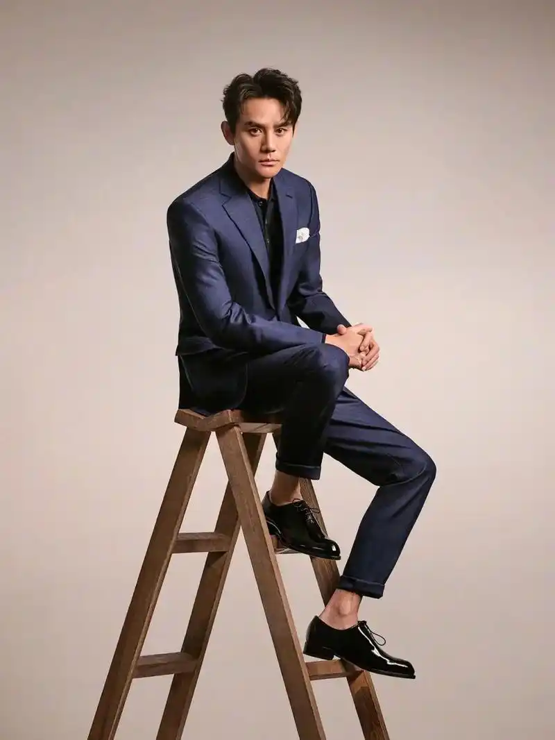王凯真不愧是很会穿西装的男人除了最基础的套装 - 抖音