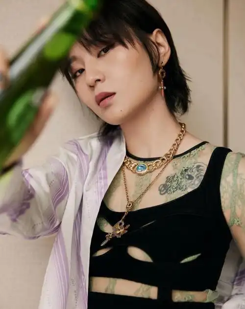 周笔畅穿紧身衣太性感了腰部没有一丝赘肉身材真是火辣呢