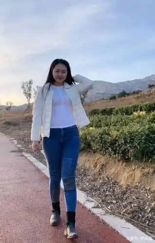 适合微胖女生的牛仔裤,百搭又个性