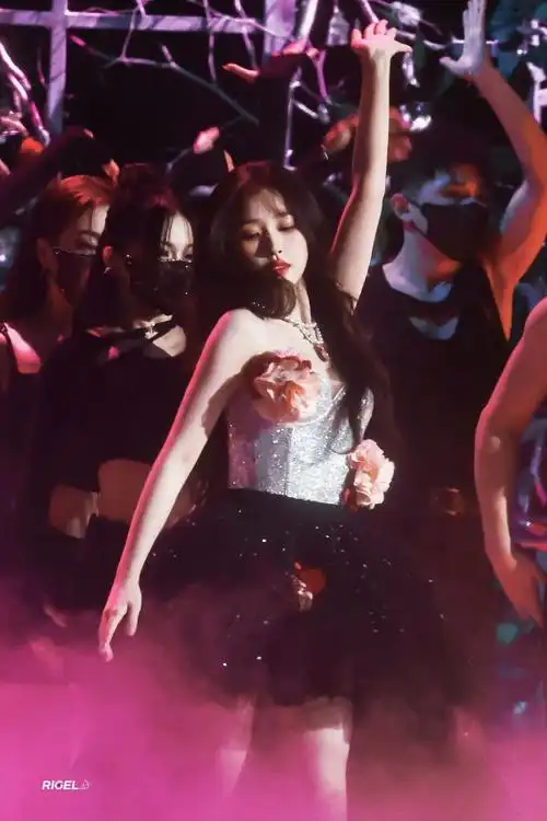 虞书欣跳舞没看够##和虞书欣点亮微博之夜##虞书欣gwalla跨年舞台