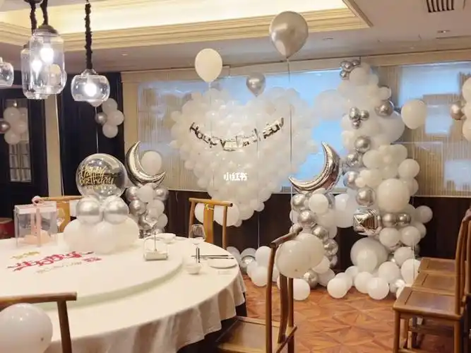 浪漫白色系生日派对布置