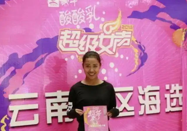 吉克隽逸又一直有着做歌手的梦想,首战便参加了《快乐女声》的海选