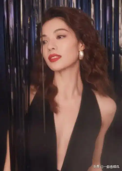 芳华钟楚曦又甜又酷最为妖艳