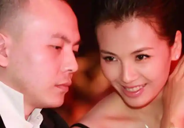 刘涛与丈夫王珂一个弃爱嫁豪门一个让妻还债谁才是受益者