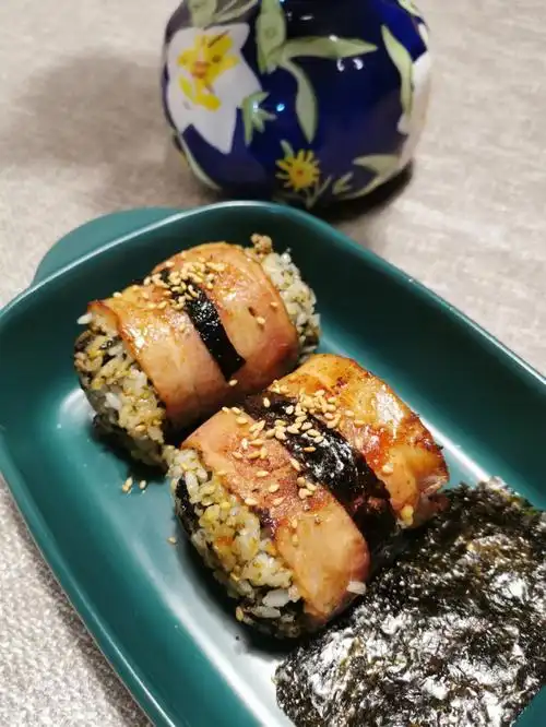 培根海苔肉松饭团