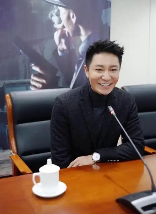 他是辛芷蕾的"渣男老公",演技精湛称戏痴却成了捧不红的男演员|靳东