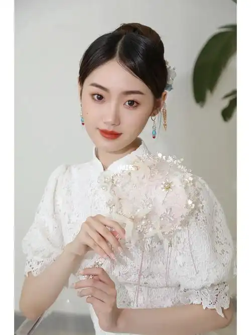 旗袍中式发型敬酒很适合了吧