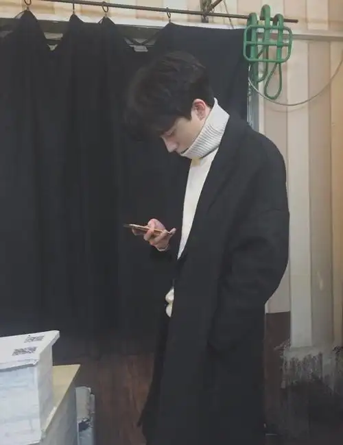 拥有一个侧颜很帅气的男朋友是什么样的体验.