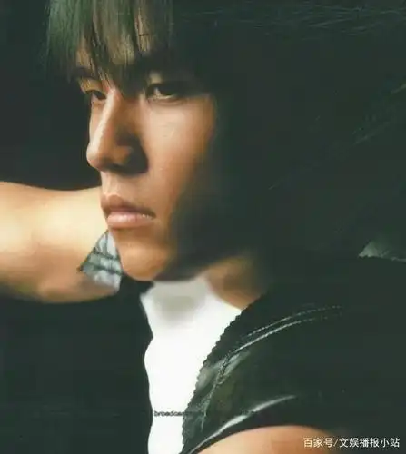 周杰伦"背后"的女人:身材高挑,颜值不输女明星,昆凌放心吗?