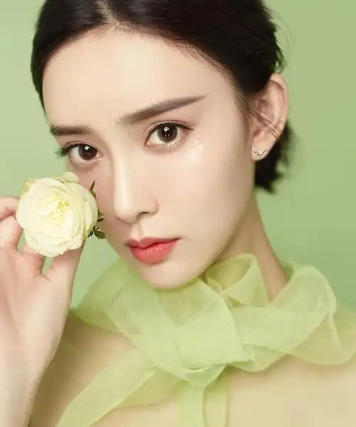 10位最美瓜子脸美女明星,杨幂杨颖唐嫣上榜,个个都是美女明星