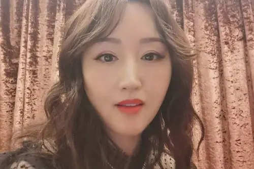 你觉得卸妆后的杨钰莹和赵雅芝谁更好看呢