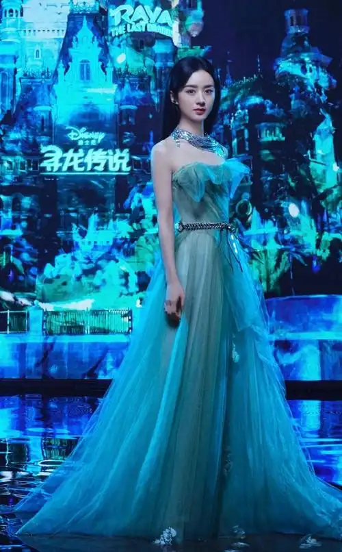 赵丽颖穿深v长裙优雅大方精致的天鹅颈太吸睛身材真是好