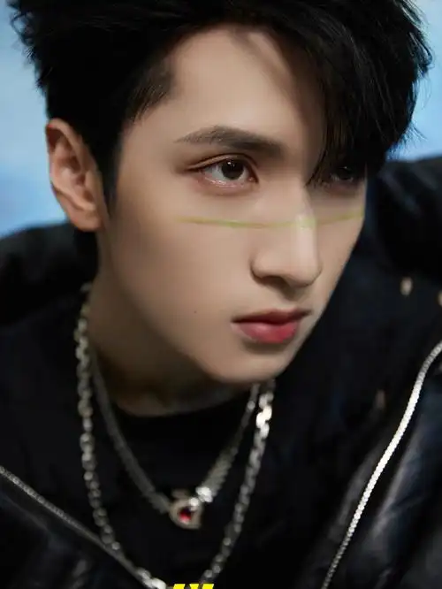 严浩翔绝绝子的照片