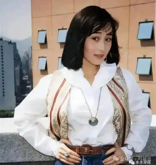 59岁利智近照曝光,身材大变样,李连杰独自后悔?