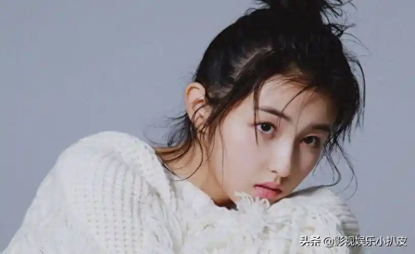 张子枫确实不太出色,前辈太优秀,小小年纪就扛起主角大旗_演技_妹妹