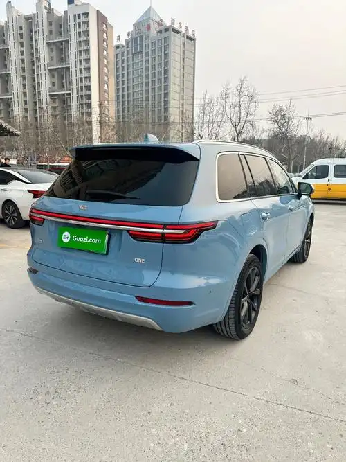 22.3月理想one增程1.2t 6座,一手车未过户,全车原车漆,隐形车衣,选装