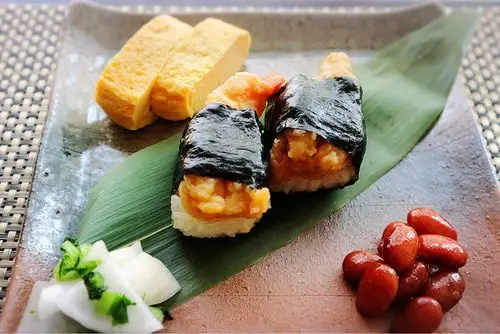 舞妓也非常喜爱的京都风味做法的天妇罗虾饭团「喜多」