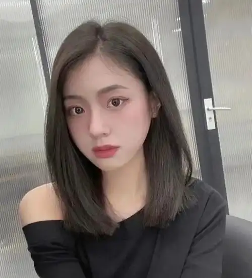 女生中长发最不挑人 发型免打理又减龄_时尚发型 - 美发站