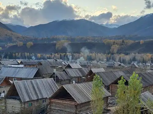 走进黄昏时的禾木村庄如入童话般的梦境.