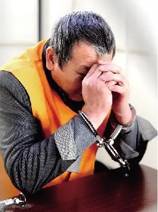 省内新闻 > 正文    贩卖冰毒,麻古,甲卡西酮,办案民警反被毒贩跟踪