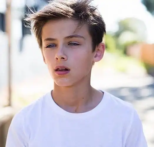 是franklyn不是frankly)出生年月2003年3月25日 身高165cm 男模兼演员