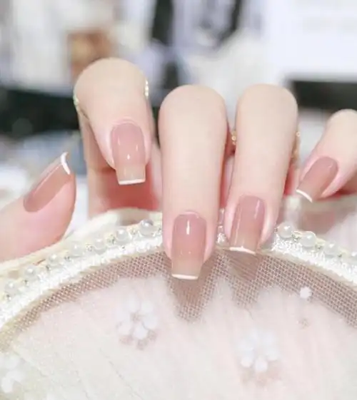显白的美甲款式有哪些不妨试试这几款显得双手白皙又细长