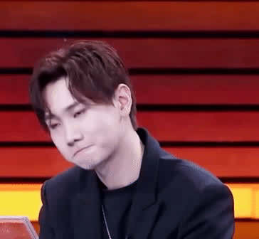 节目从播出理想社区没看到,社死场面倒是一个接一个,还好有个汪苏泷